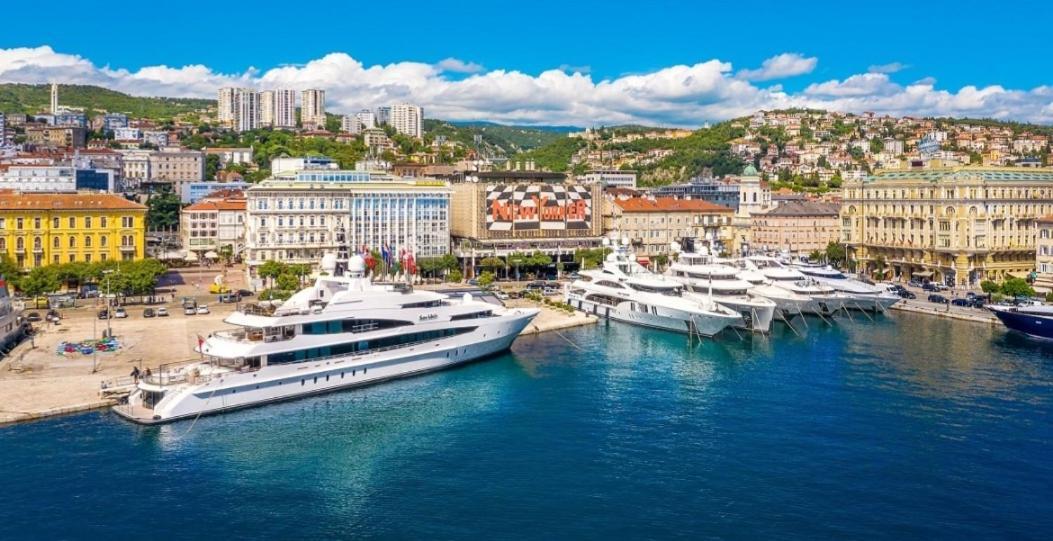 Rijeka Apartment With Free Parking And Large Balcony Eksteriør billede